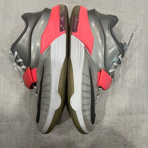 [US12]Nike KD Zoom Sneakers with Gray and Red Accents - Picture 2 of 6